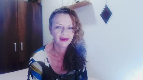 Snapshot of gloriawhitte7 chatting on December 20, 2024, 11:43 am gloriawhitte7 online show from December 20, 2024, 11:43 am