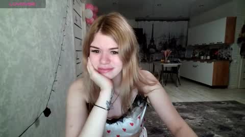 Snapshot of glossy_girl_1 chatting on December 3, 2024, 2:25 am Roxy online show from December 3, 2024, 2:25 am