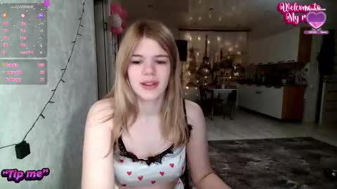 Snapshot of glossy_girl_1 chatting on December 16, 2024, 2:47 am Roxy online show from December 16, 2024, 2:47 am