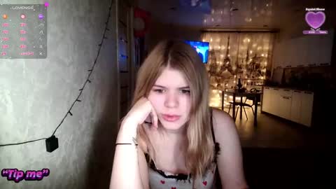 Snapshot of glossy_girl_1 chatting on December 18, 2024, 1:02 pm Roxy online show from December 18, 2024, 1:02 pm