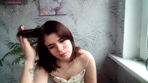 Snapshot of glossy_girl_1 chatting on November 26, 2025, 9:43 am Roxy online show from November 26, 2025, 9:43 am