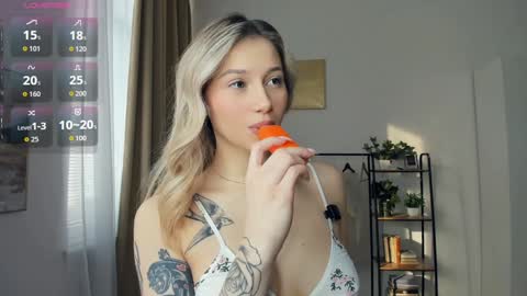 Snapshot of glossybabe_ chatting on February 6, 2026, 8:18 am Cherry online show from February 6, 2026, 8:18 am