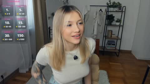 Snapshot of glossybabe_ chatting on February 12, 2026, 8:09 am Cherry online show from February 12, 2026, 8:09 am