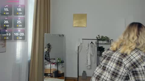 Snapshot of glossybabe_ chatting on February 15, 2026, 7:51 am Cherry online show from February 15, 2026, 7:51 am