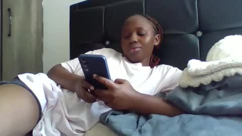 glossybae online show from October 18, 2025, 9:43 am