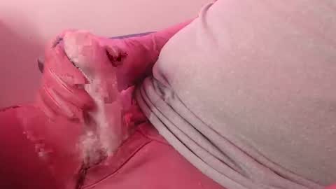 Snapshot of glovemad chatting on January 12, 2025, 10:22 pm Glove Mad online show from January 12, 2025, 10:22 pm