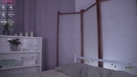 Snapshot of glowwww_ chatting on November 30, 2025, 3:38 pm Eloise online show from November 30, 2025, 3:38 pm