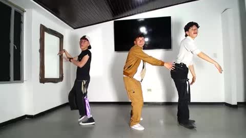 THOMAS AND DAMIAND online show from September 17, 2025, 6:09 pm