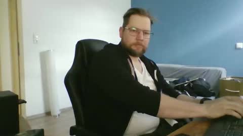 gnik_labinnah online show from April 3, 2026, 11:30 am