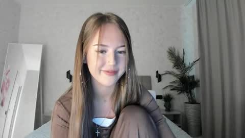 Lina online show from October 5, 2025, 8:01 am