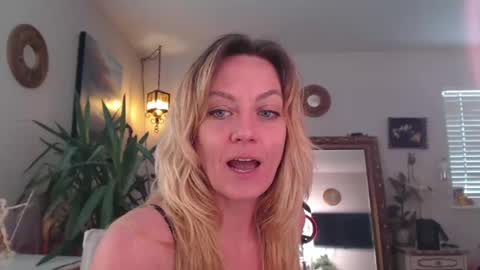 Snapshot of god_size chatting on February 20, 2025, 10:48 pm Alisha Dallas online show from February 20, 2025, 10:48 pm