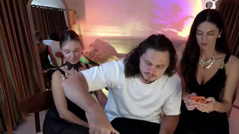 Snapshot of goddess_marylin chatting on October 19, 2025, 3:18 am 330 UTC2 girls online show from October 19, 2025, 3:18 am