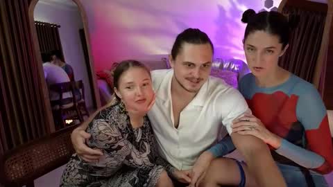 Snapshot of goddess_marylin chatting on October 29, 2025, 3:42 am 330 UTC2 girls online show from October 29, 2025, 3:42 am