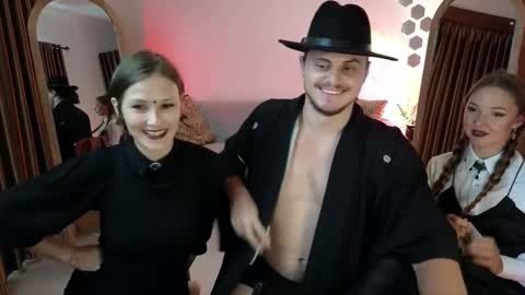 Snapshot of goddess_marylin chatting on October 30, 2025, 4:47 am 330 UTC2 girls online show from October 30, 2025, 4:47 am