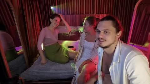 Snapshot of goddess_marylin chatting on November 7, 2025, 3:17 am 330 UTC2 girls online show from November 7, 2025, 3:17 am