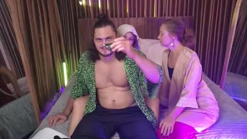 Snapshot of goddess_marylin chatting on November 13, 2025, 3:16 am 330 UTC2 girls online show from November 13, 2025, 3:16 am