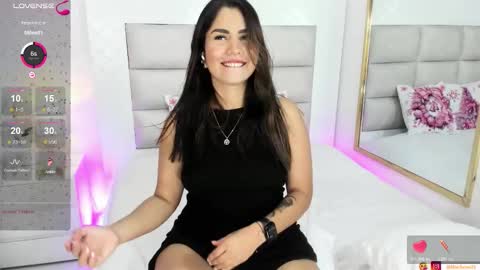 Snapshot of goddess_mia2 chatting on November 14, 2025, 3:49 am Mia online show from November 14, 2025, 3:49 am