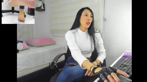 goddess_of_pigs online show from November 27, 2025, 6:04 am