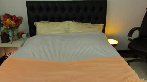 Katrin online show from October 14, 2025, 5:41 am