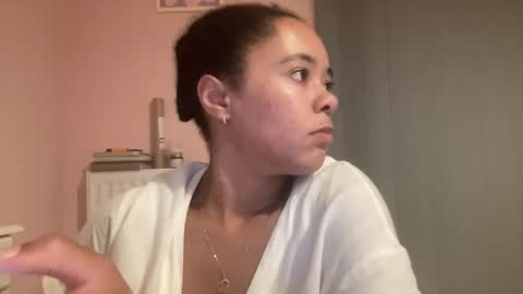 Snapshot of goddesselxo chatting on June 2, 2026, 10:12 pm Goddess L online show from June 2, 2026, 10:12 pm