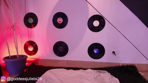 Julieta online show from April 8, 2026, 7:03 pm