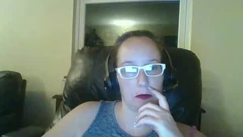 Crystal online show from November 18, 2025, 9:14 am