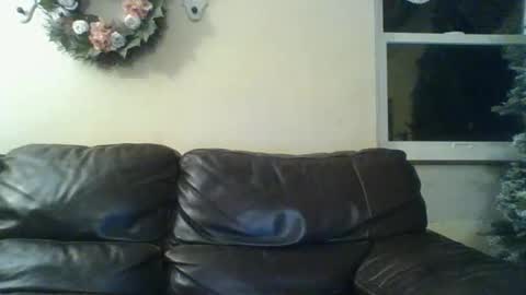 Crystal online show from December 4, 2025, 5:39 am