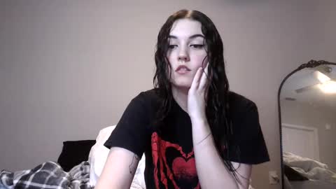 Goddess Raven online show from January 8, 2025, 1:32 am