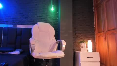 HUAN online show from January 3, 2025, 4:44 am