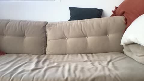 J online show from October 17, 2025, 10:51 am