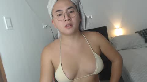 Snapshot of goldbella_ chatting on December 7, 2024, 6:32 am bella online show from December 7, 2024, 6:32 am
