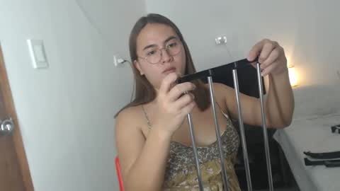 Snapshot of goldbella_ chatting on December 10, 2024, 4:34 am bella online show from December 10, 2024, 4:34 am