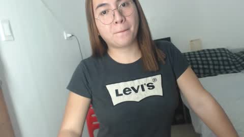 Snapshot of goldbella_ chatting on December 18, 2024, 1:12 pm bella online show from December 18, 2024, 1:12 pm