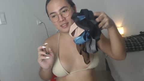 Snapshot of goldbella_ chatting on January 3, 2025, 3:05 am bella online show from January 3, 2025, 3:05 am