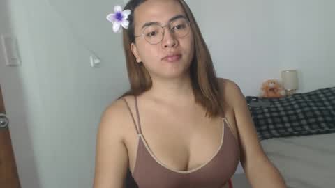 Snapshot of goldbella_ chatting on January 7, 2025, 1:06 am bella online show from January 7, 2025, 1:06 am