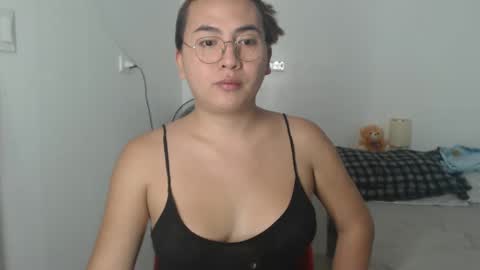 Snapshot of goldbella_ chatting on January 7, 2025, 11:26 am bella online show from January 7, 2025, 11:26 am
