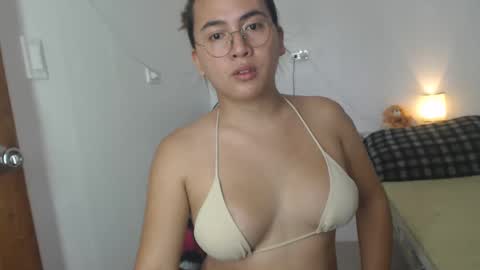 Snapshot of goldbella_ chatting on January 22, 2025, 1:31 am bella online show from January 22, 2025, 1:31 am