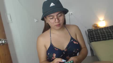 Snapshot of goldbella_ chatting on January 24, 2025, 2:07 am bella online show from January 24, 2025, 2:07 am