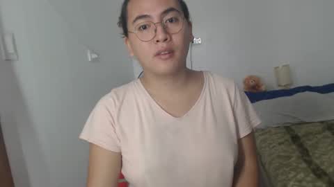 Snapshot of goldbella_ chatting on February 10, 2025, 2:30 am bella online show from February 10, 2025, 2:30 am