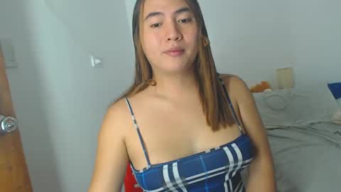 Snapshot of goldbella_ chatting on February 19, 2025, 11:49 am bella online show from February 19, 2025, 11:49 am