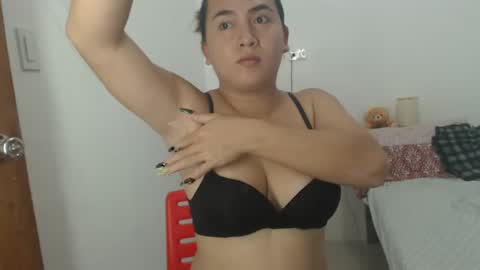 Snapshot of goldbella_ chatting on March 7, 2025, 11:29 am bella online show from March 7, 2025, 11:29 am