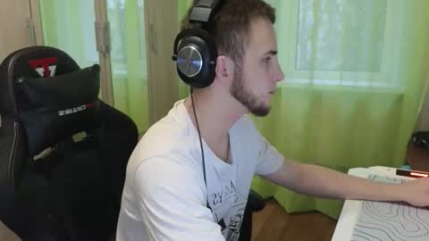 Golden boyyy21 online show from December 4, 2025, 6:34 am