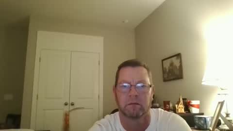 Snapshot of goldenbear3111 chatting on January 4, 2025, 2:14 am goldenbear3111 online show from January 4, 2025, 2:14 am