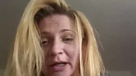 goldendoll1704 online show from June 5, 2026, 6:52 am