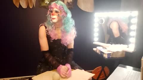 Lilly online show from November 5, 2025, 1:55 pm