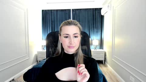 Snapshot of goldenlighte chatting on February 7, 2025, 1:22 pm Olivia online show from February 7, 2025, 1:22 pm