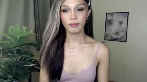 Lily is Gold online show from November 30, 2025, 4:33 pm