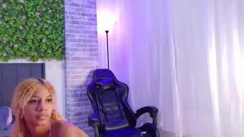 Snapshot of goldenluna chatting on September 11, 2025, 3:50 am Moon online show from September 11, 2025, 3:50 am