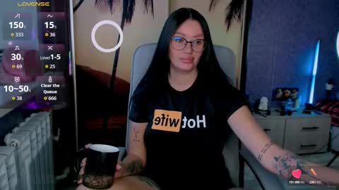 Snapshot of goldenwitchx chatting on September 17, 2025, 5:20 am Polina online show from September 17, 2025, 5:20 am