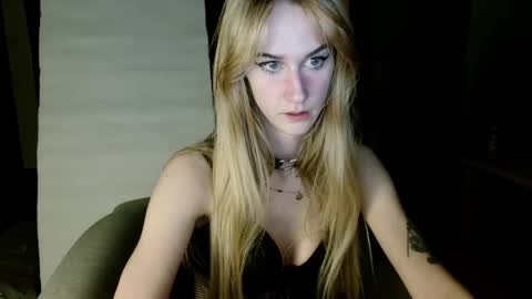 Snapshot of goldiehanny chatting on February 19, 2025, 2:01 am GoldieHanny online show from February 19, 2025, 2:01 am